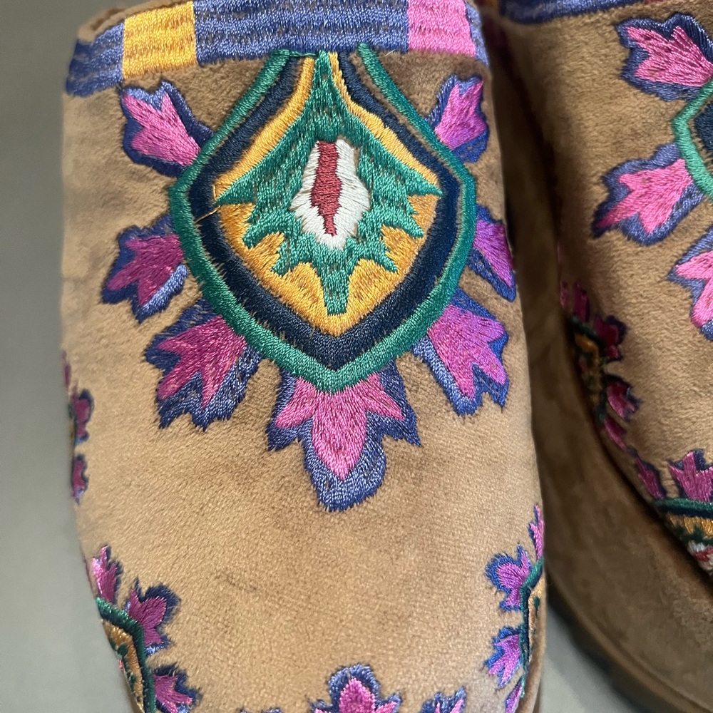 FARM Rio Multicolor Embroidered Mules - Picture 5 of 7